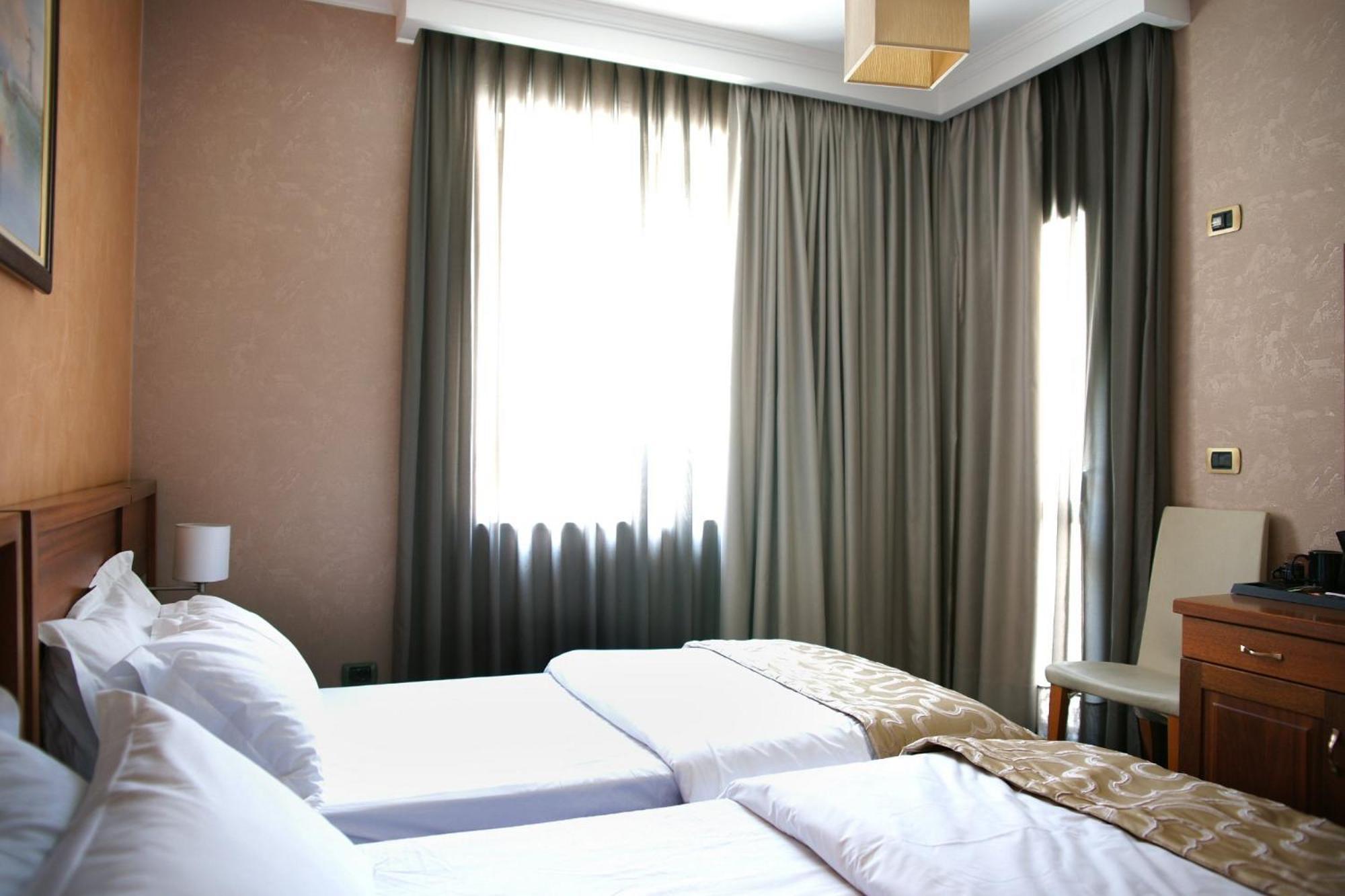 Adorn - Handwritten Collection Hotell